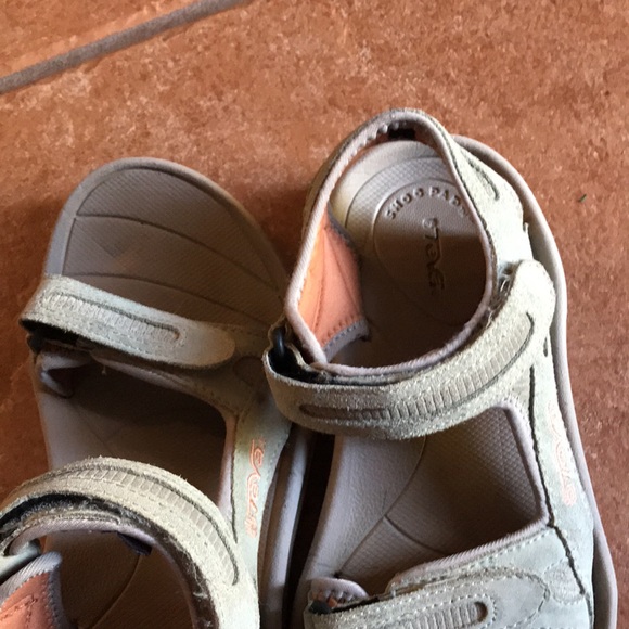 Teva gray leather strappy sandal shoes size 8 - Picture 10 of 12